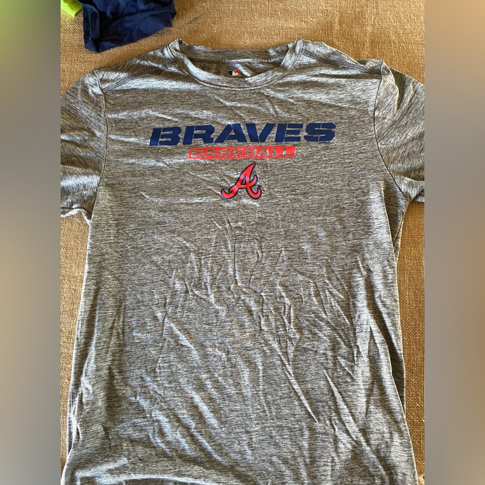 Men’s Small Dri-fit Gray Atlanta Braves Shirt